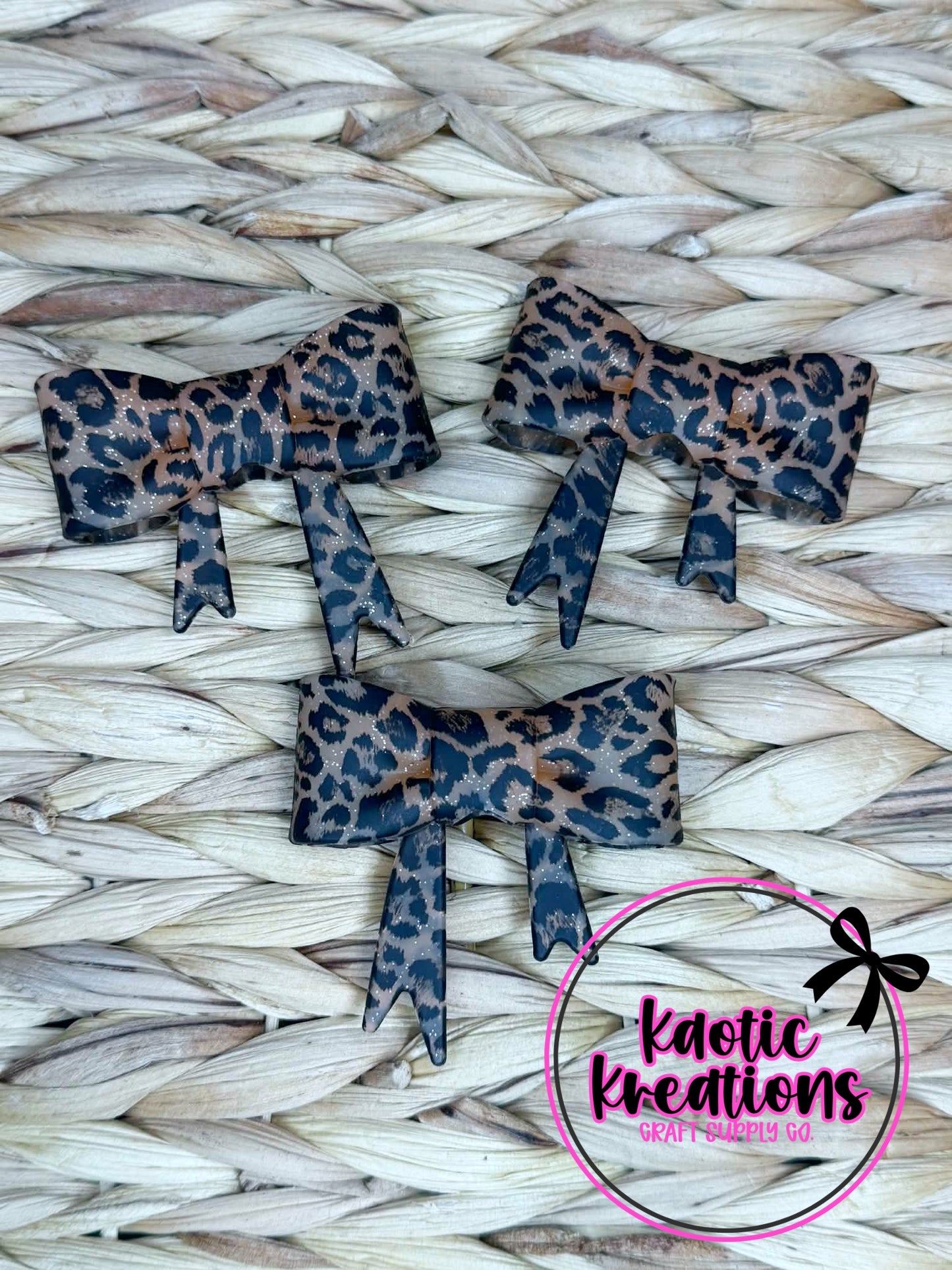 D28 BEADABLE JUMBO SILICONE BOW DEEP ORANGE CONFETTI GLITTER LEOPARD (1ct)