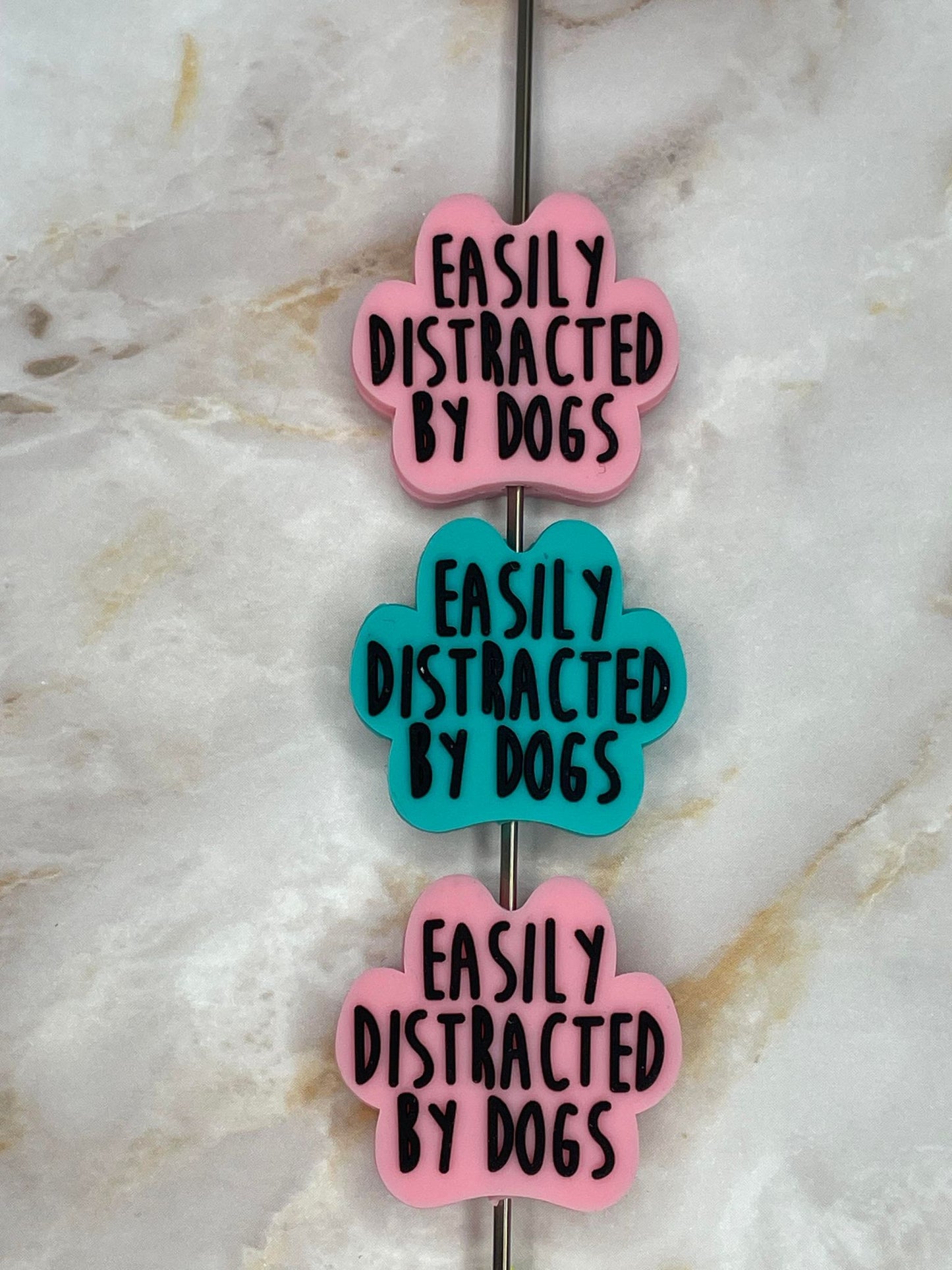 EASILY DISTRACTED BY DOGS SILICONE FOCAL D11 (1ct)