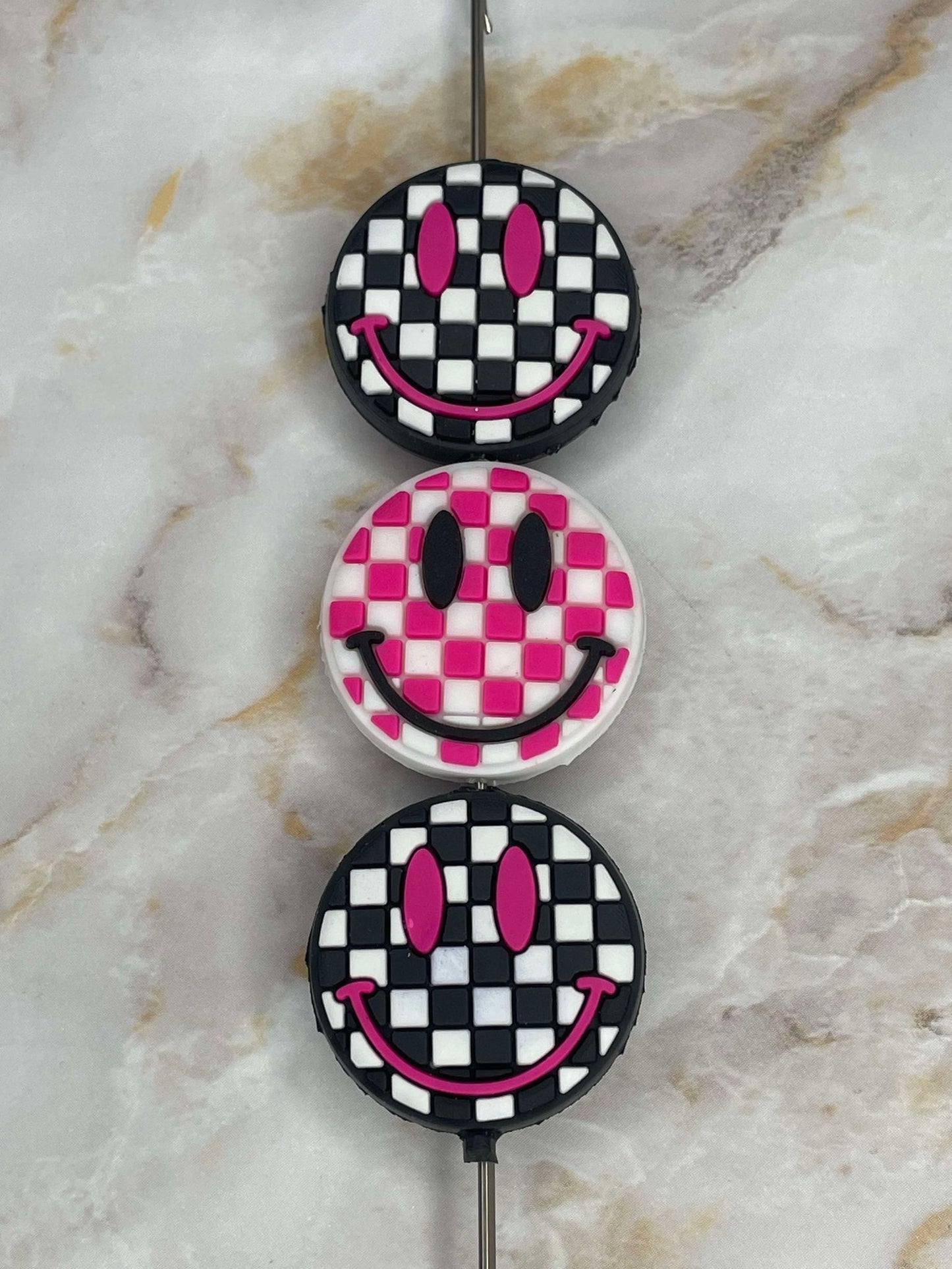 CHECKERED SMILE FACE SILICONE FOCAL D141 (1ct)