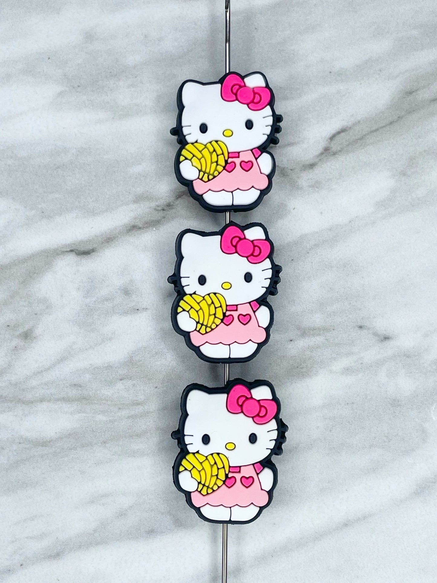 KITTY YELLOW HEART SILICONE FOCAL D76 (1ct)