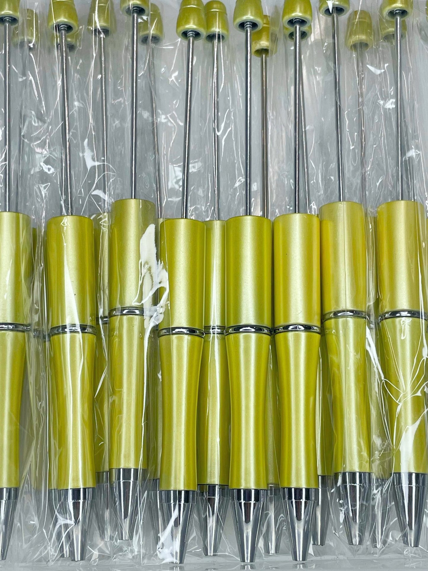 BEADABLE PLASTIC PEN PEARLESCENT SOFT YELLOW B11 (1ct)