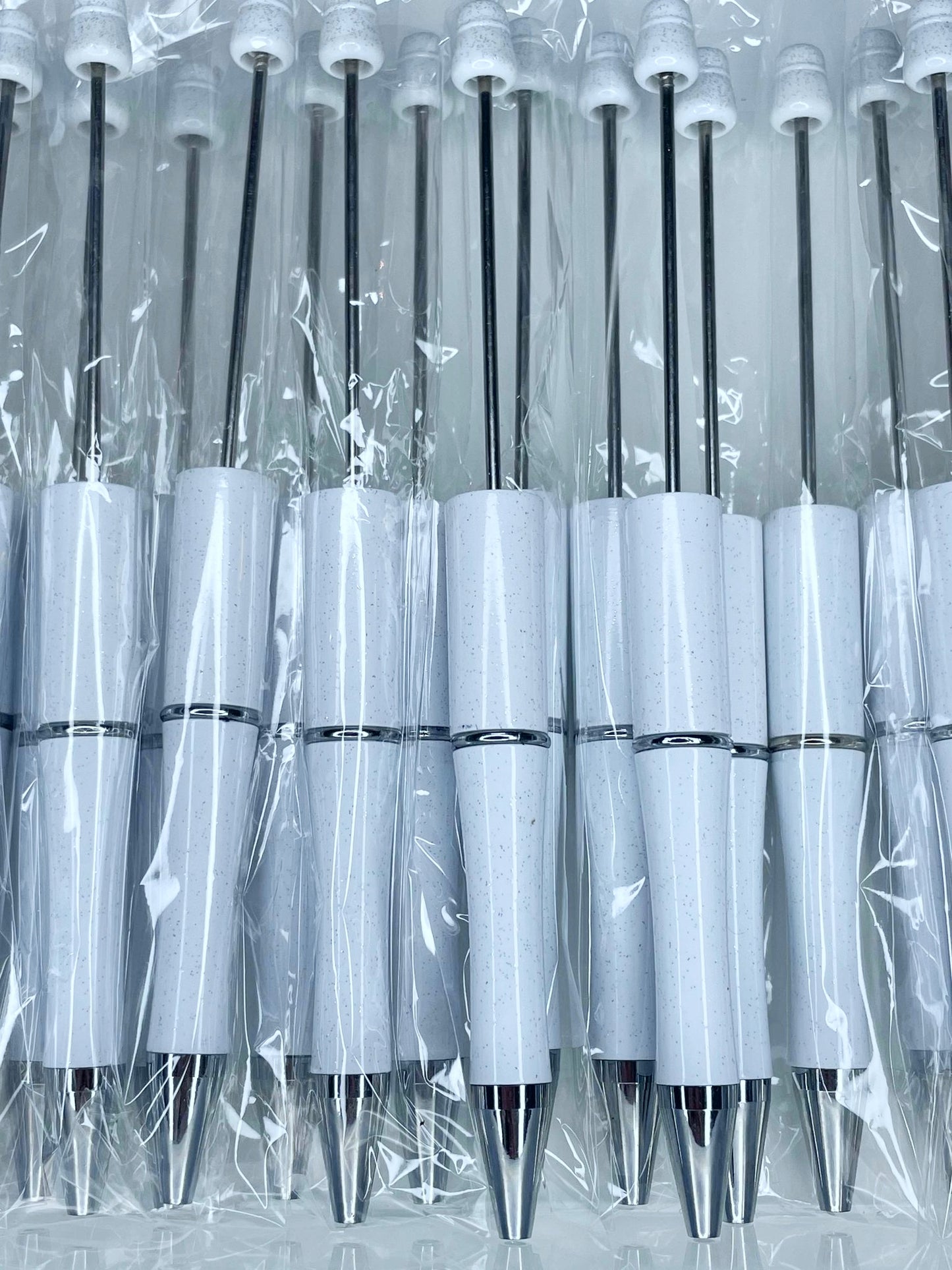 BEADABLE PLASTIC PEN GLITTER WHITE B25 (1ct)