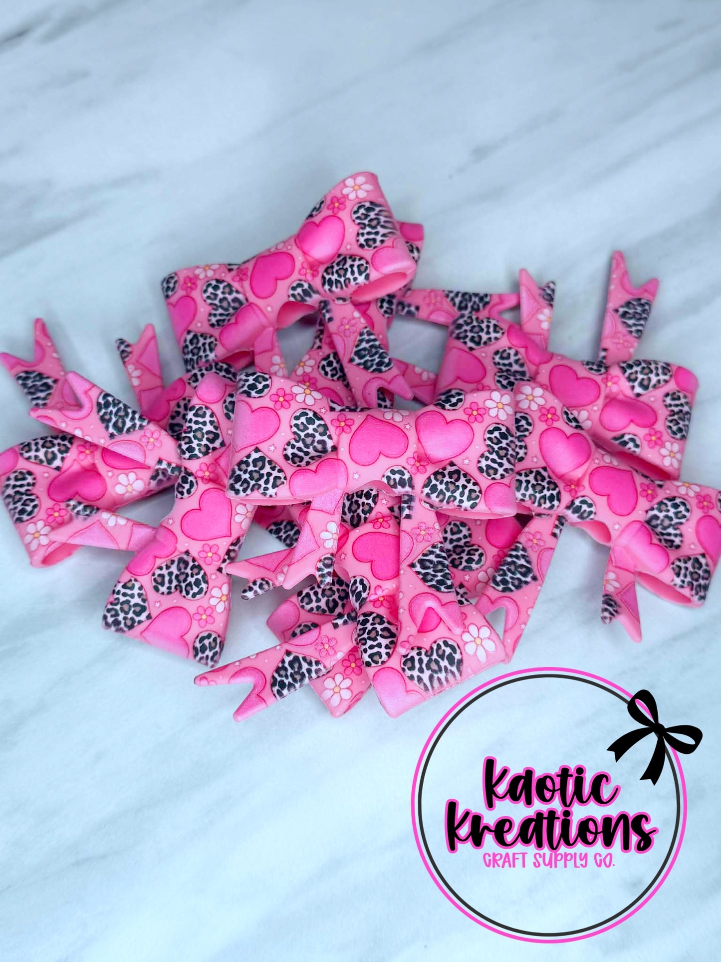 BEADABLE JUMBO SILICONE BOW PINK LEOPARD HEARTS (1ct)