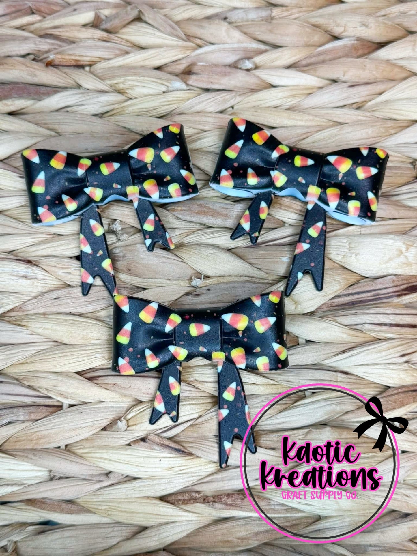 *SHOP EXCLUSIVE* D108 BEADABLE JUMBO SILICONE BOW CANDY CORN (1ct)