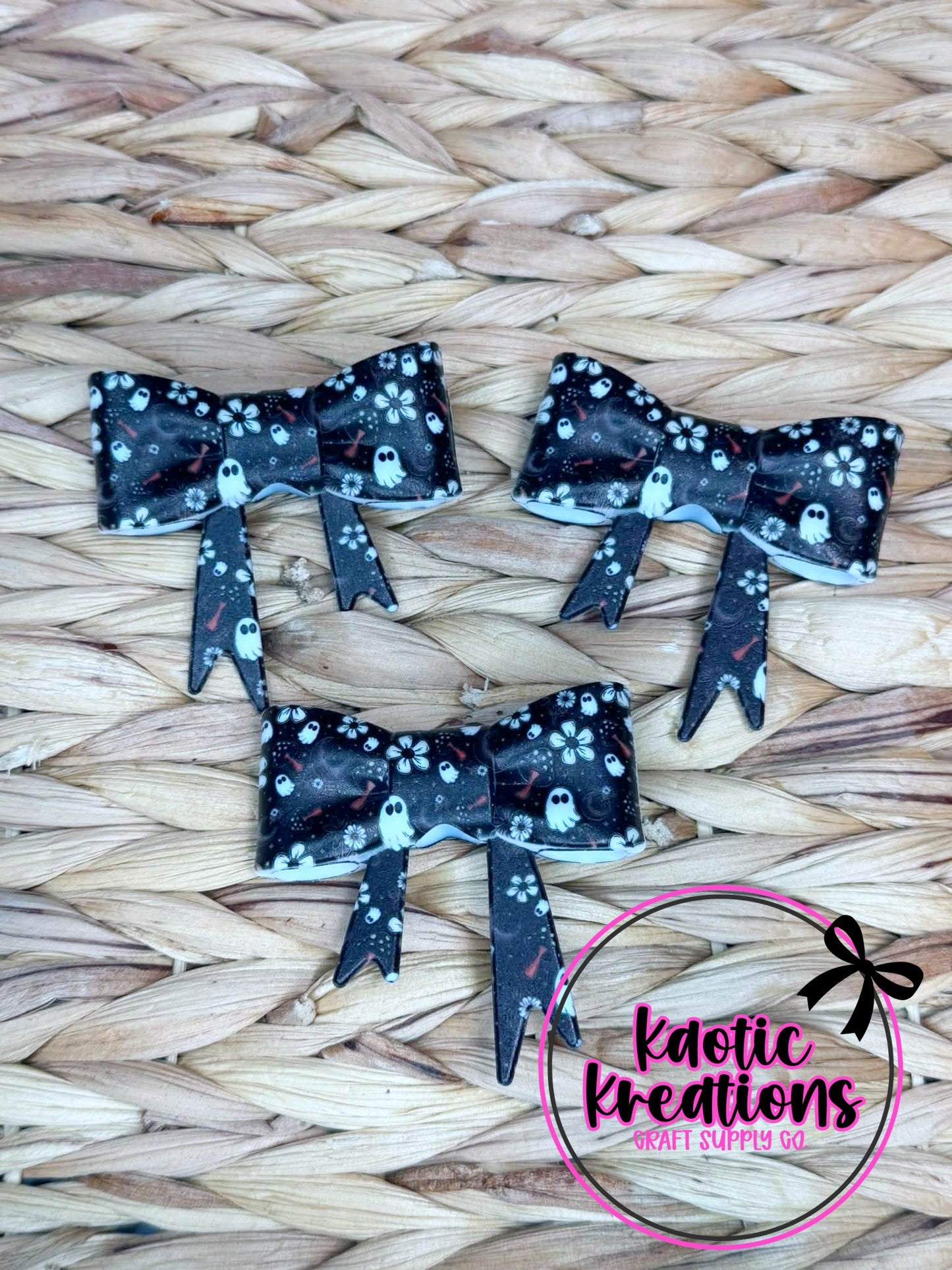 D109 BEADABLE JUMBO SILICONE BOW WHITE GHOSTS (1ct)