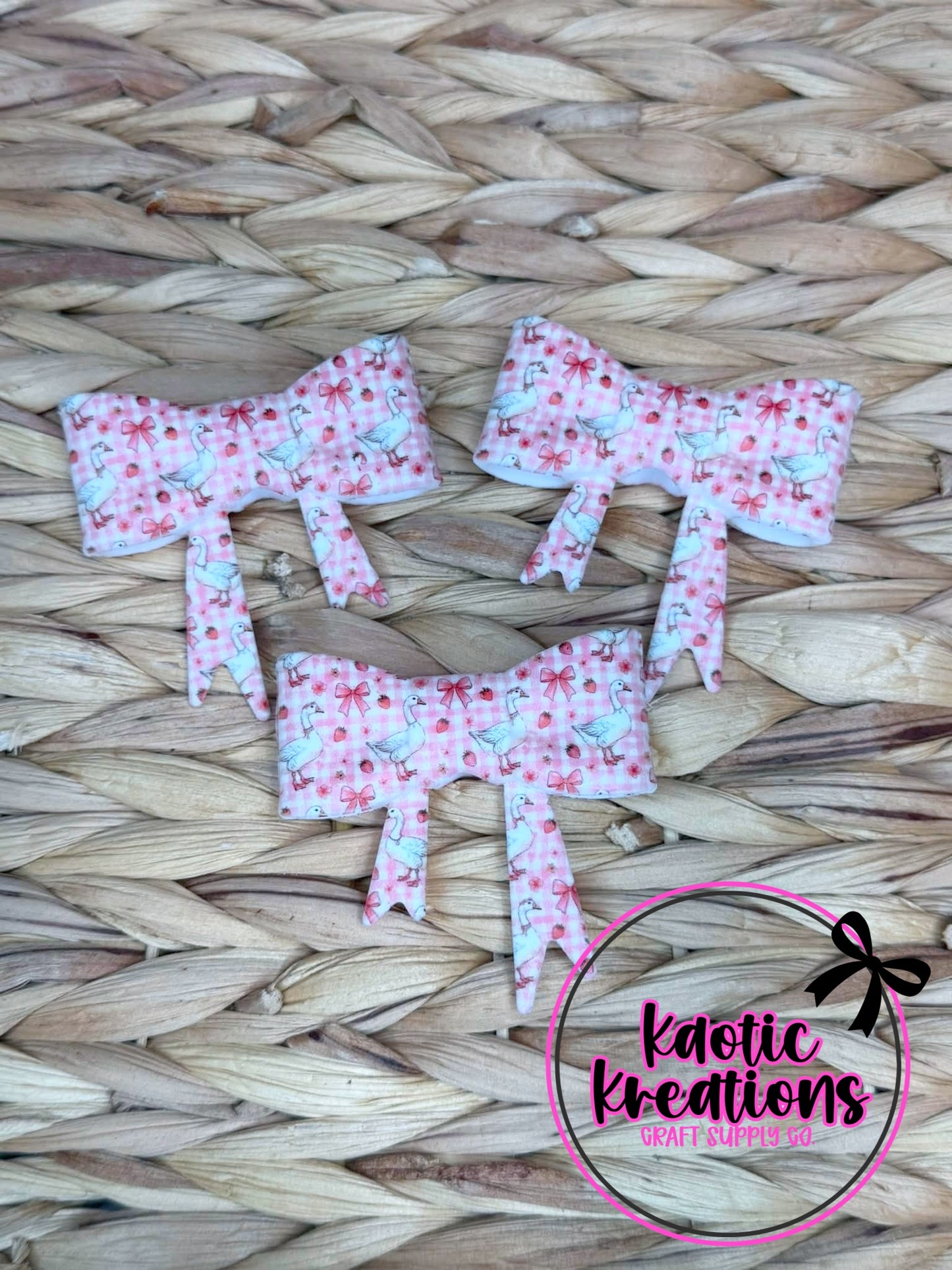 *SHOP EXCLUSIVE* D106 BEADBALE JUMBO SILICONE BOW CHECKERED GOOSE (1ct)