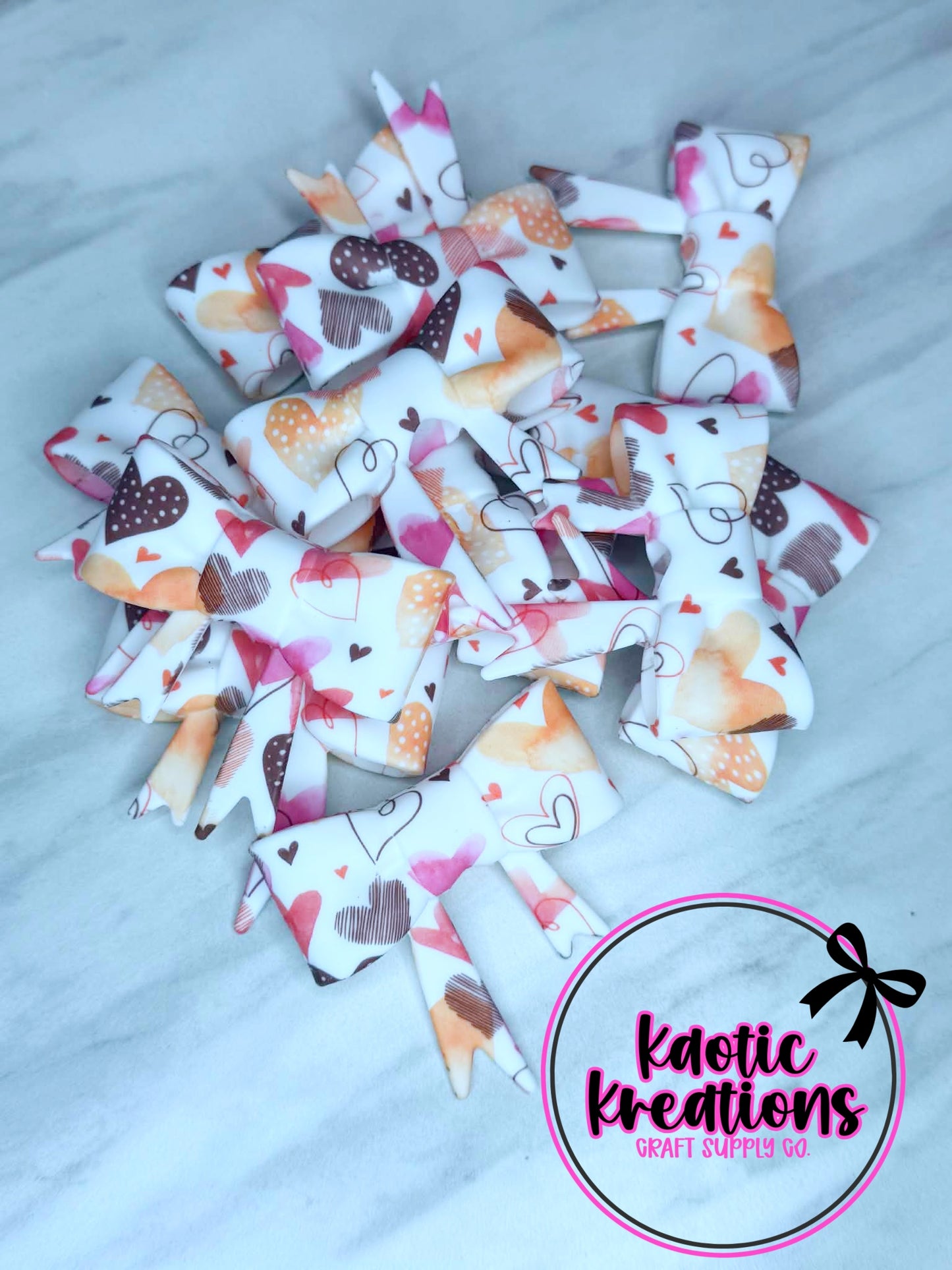 BEADABLE JUMBO SILICONE BOW NEUTRAL HEARTS (1ct)