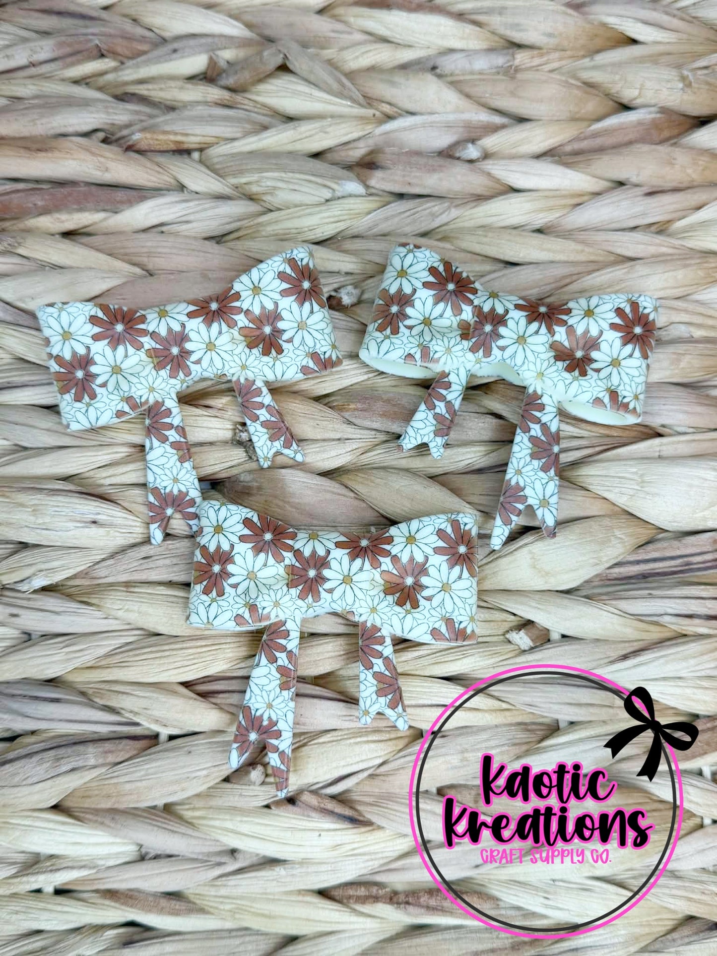 *SHOP EXCLUSIVE* D37 BEADABLE JUMBO SILICONE BOW DAISIES (1ct)