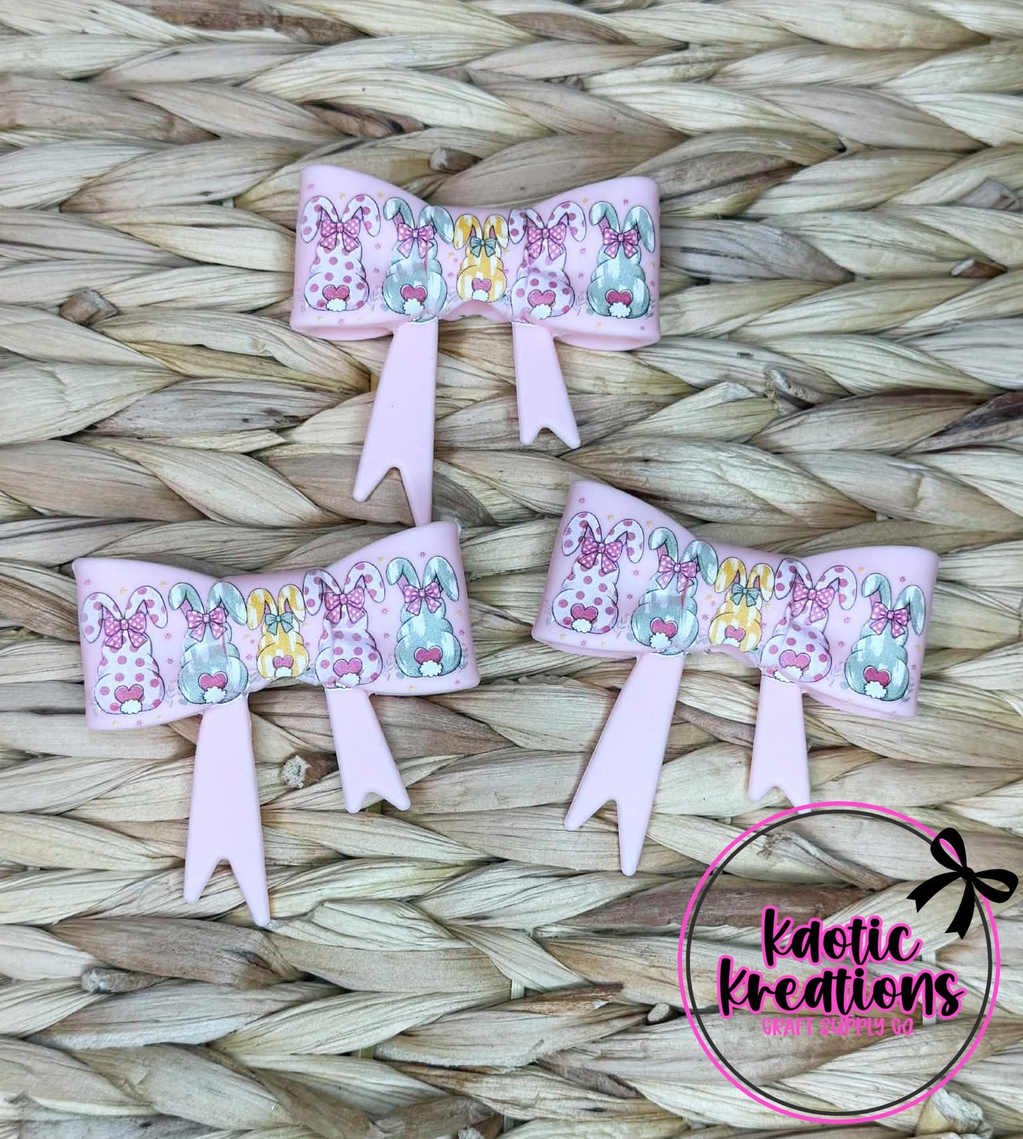 D17 BEADABLE JUMBO SILICONE BOW LIGHT PINK BUNNIES (1ct)