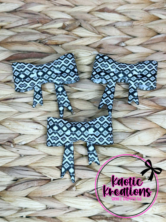 D33 BEADABLE JUMBO SILICONE BOW BLACK AND WHITE AZTEC (1ct)