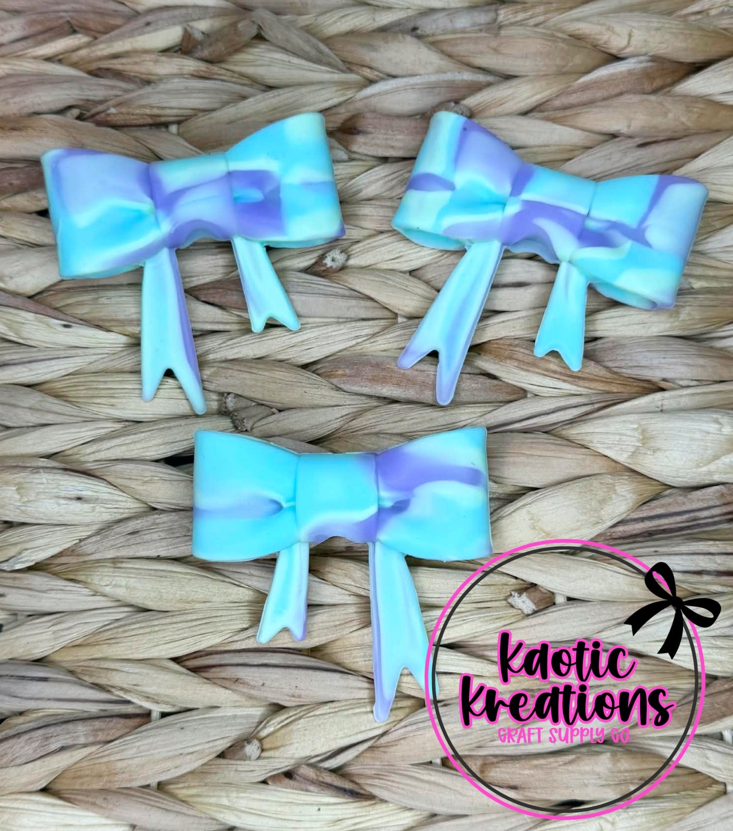 D79 BEADABLE JUMBO SILICONE BOW MINT/PURPLE/AQUA SWIRL (1ct)
