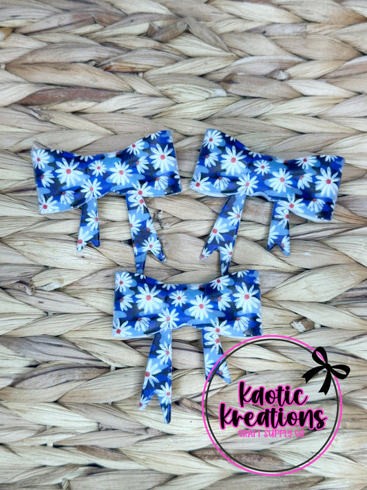 D31 BEADABLE JUMBO SILICONE BOW BLUE HAZE DAISIES (1ct)
