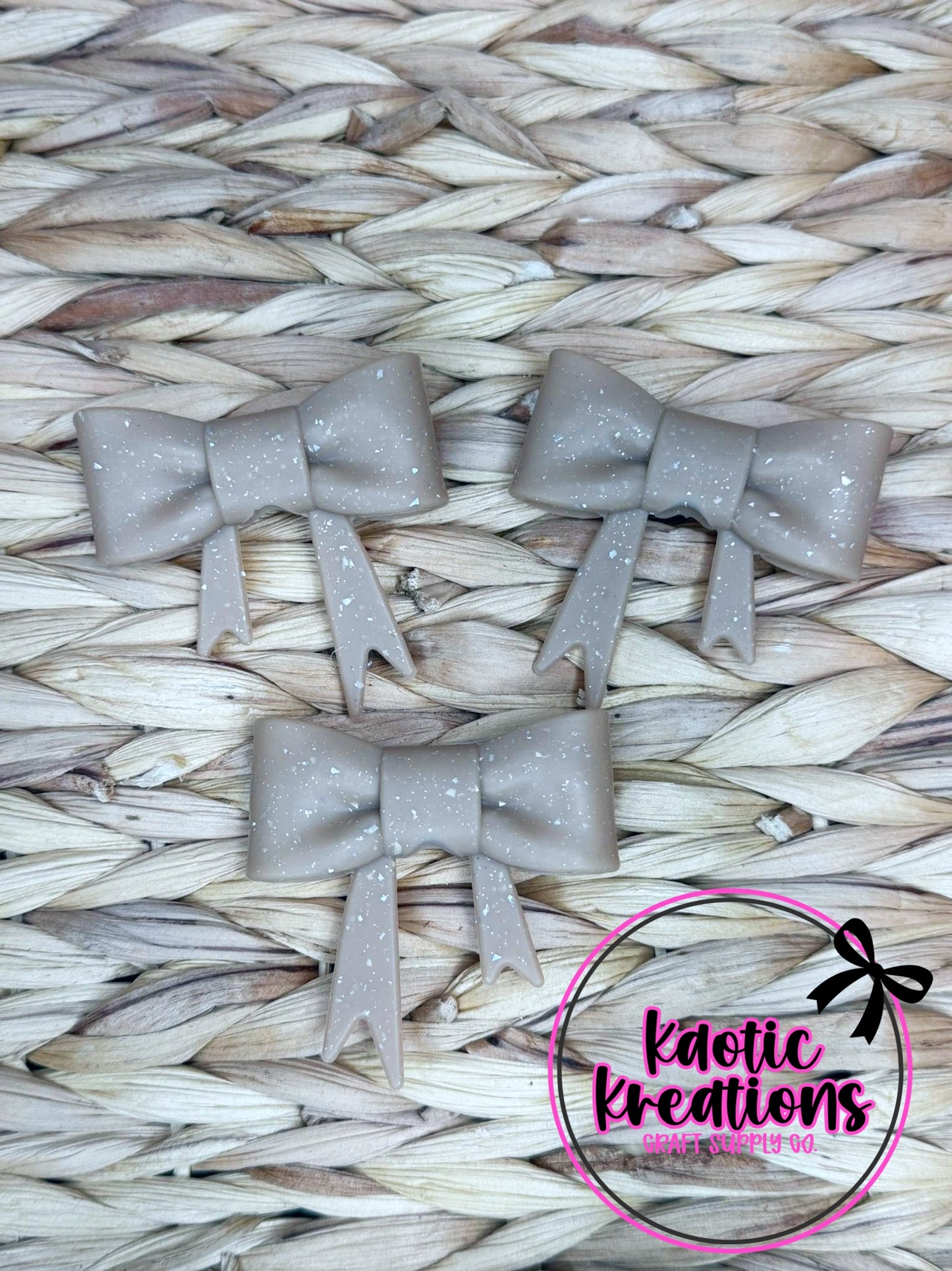 D39 BEADABLE JUMBO SILICONE BOW TAN CONFETTI GLITTER (1ct)