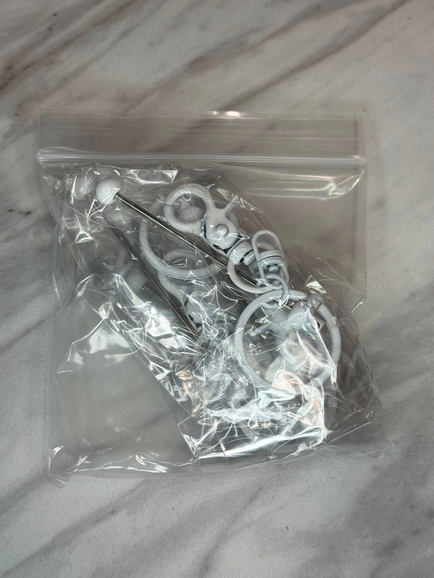 (SHOP DESTASH) WHITE BEADABLE KEYCHAIN BAR (5ct)