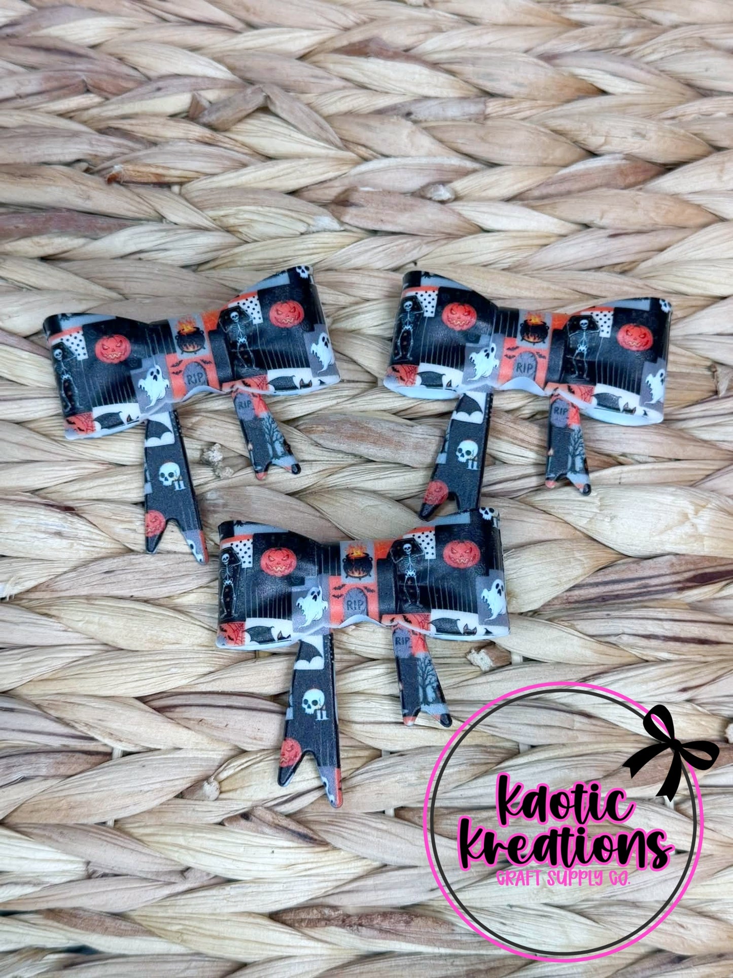D100 BEADABLE JUMBO SILICONE BOW SPOOKY GHOSTS (1ct)