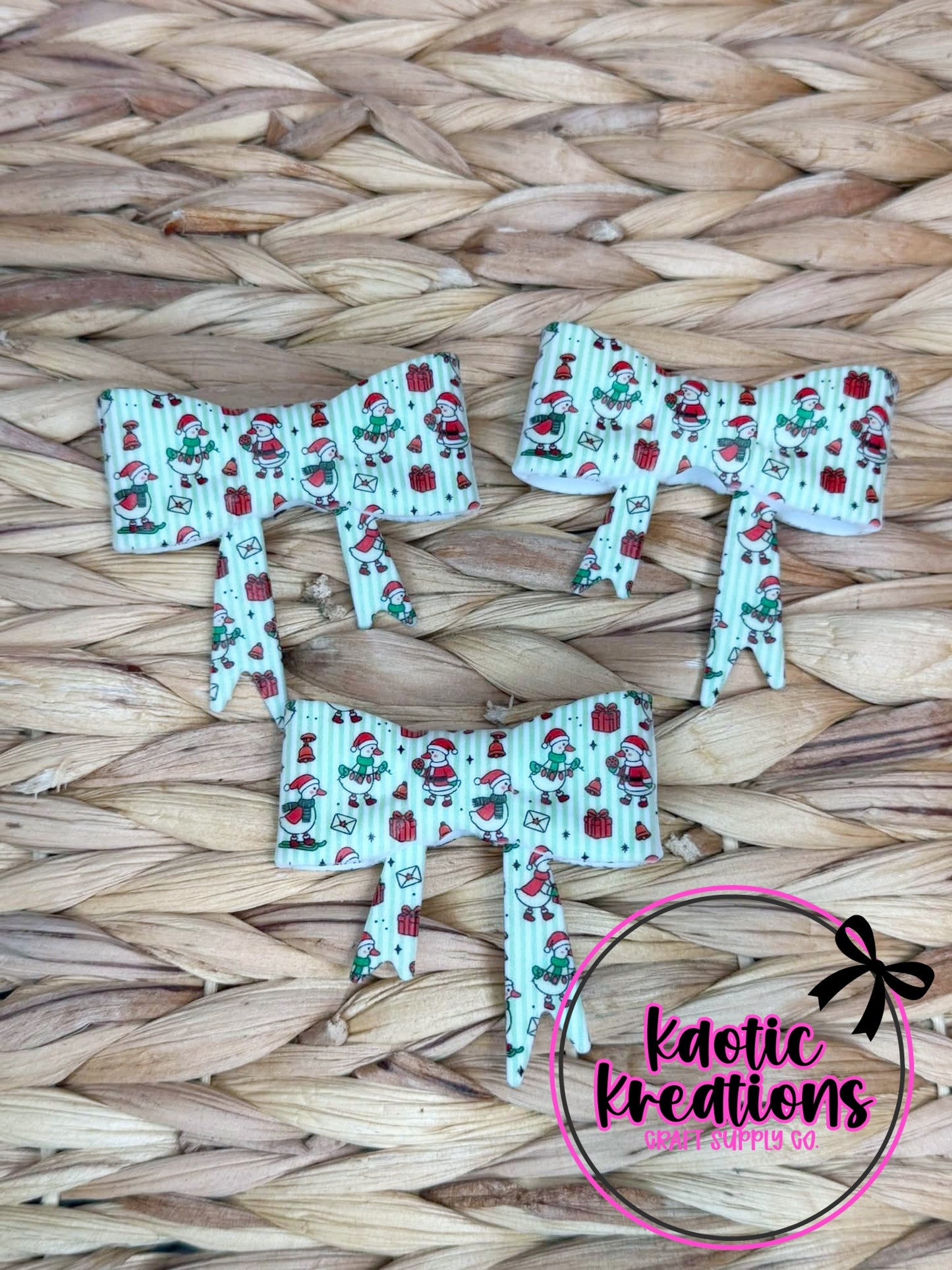 D103 BEADABLE JUMBO SILICONE BOW CHRISTMAS GOOSE (1ct)