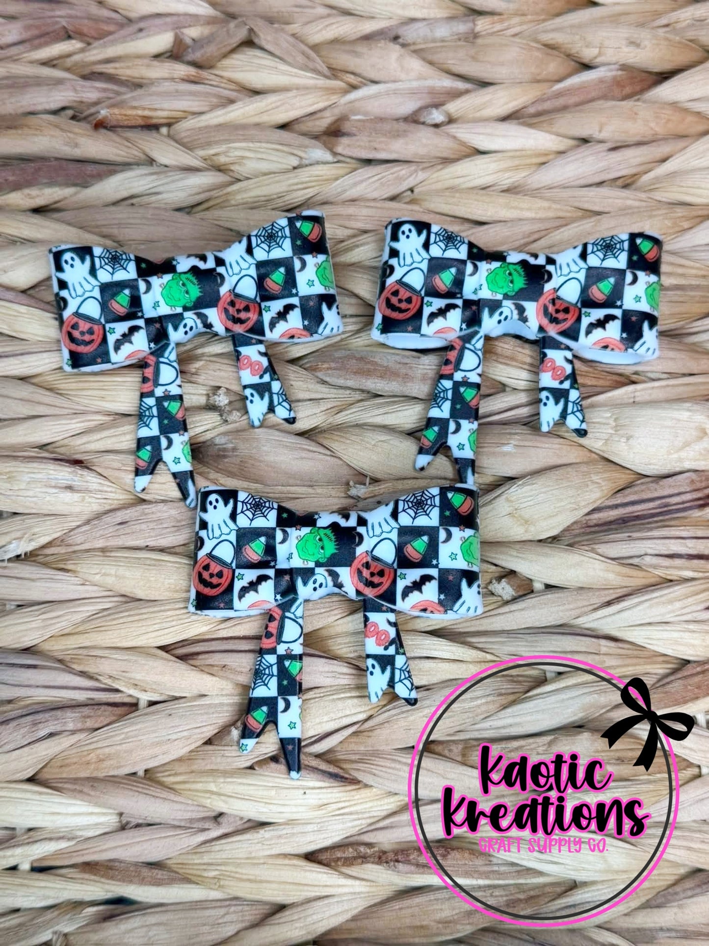 D59 BEADABLE JUMBO SILICONE BOW CHECKERED HALLOWEEN (1ct)