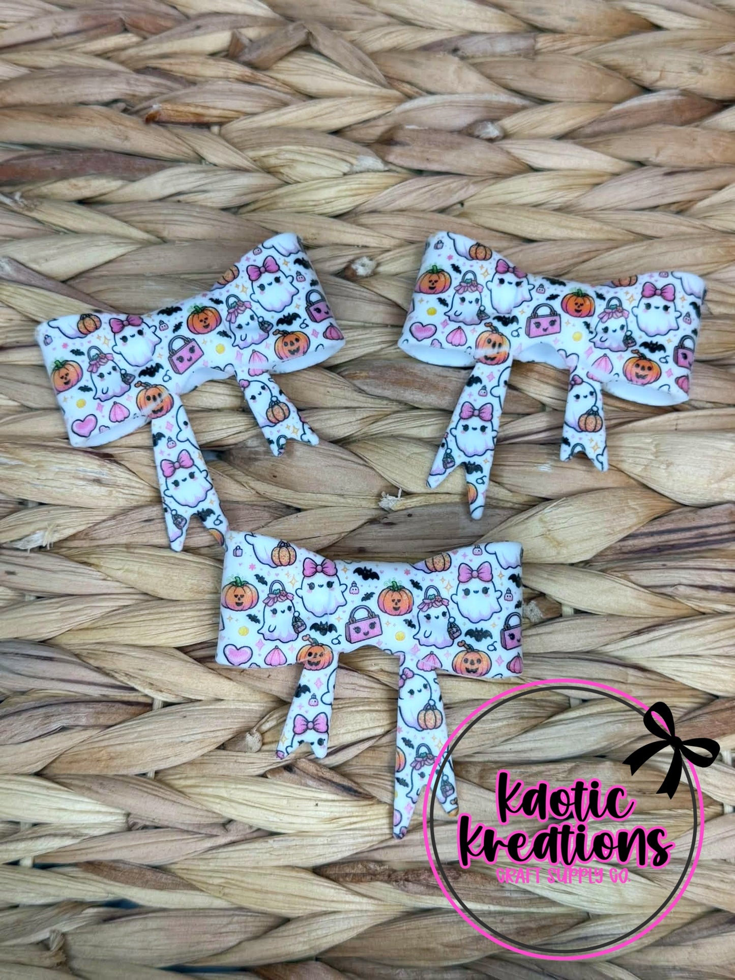 D107 BEADABLE JUMBO SILICONE BOW CUTE GHOSTS (1ct)