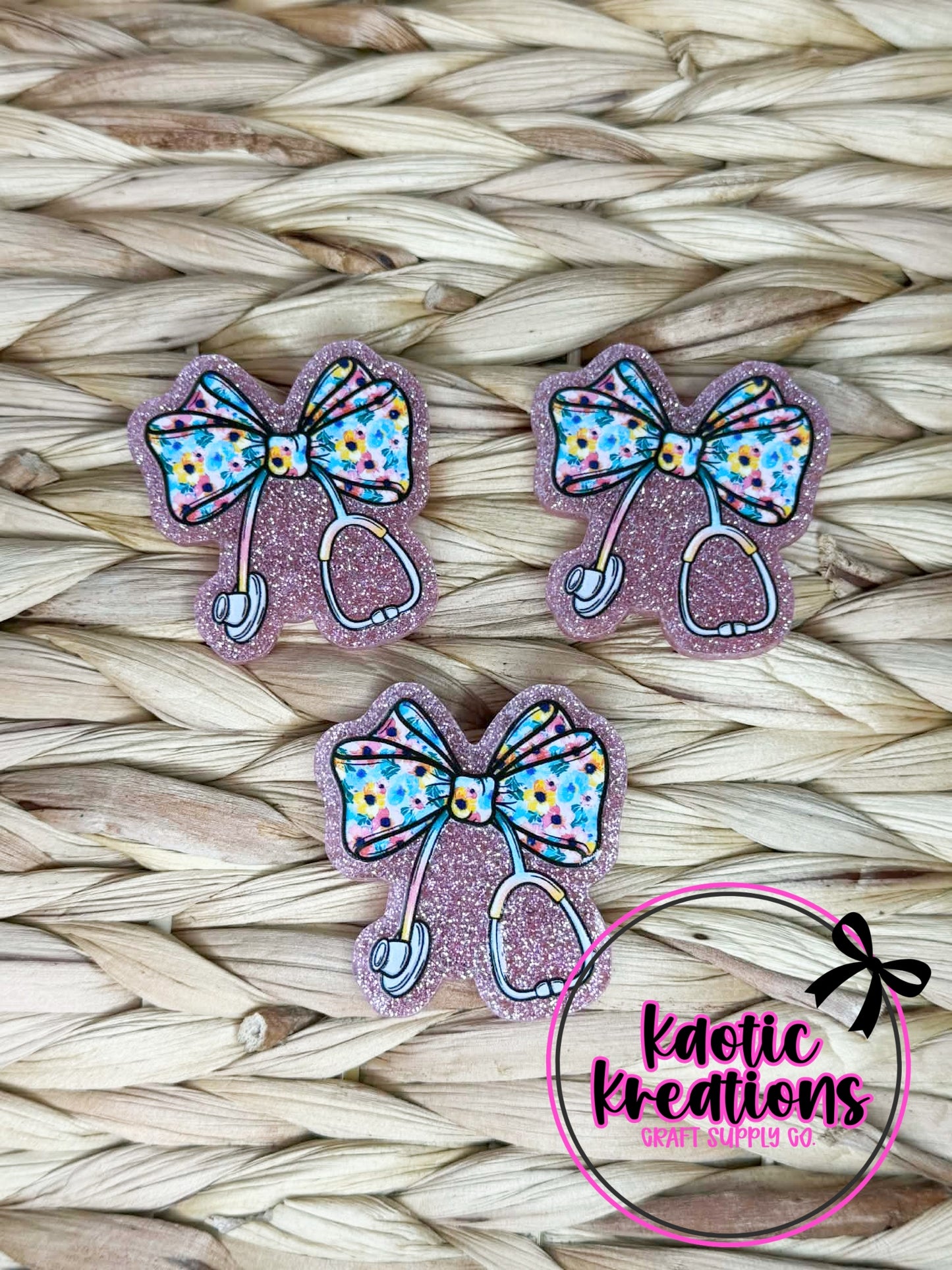 FLATBACK ACRYLIC PINK STETHOSCOPE BOW F32 (1ct)