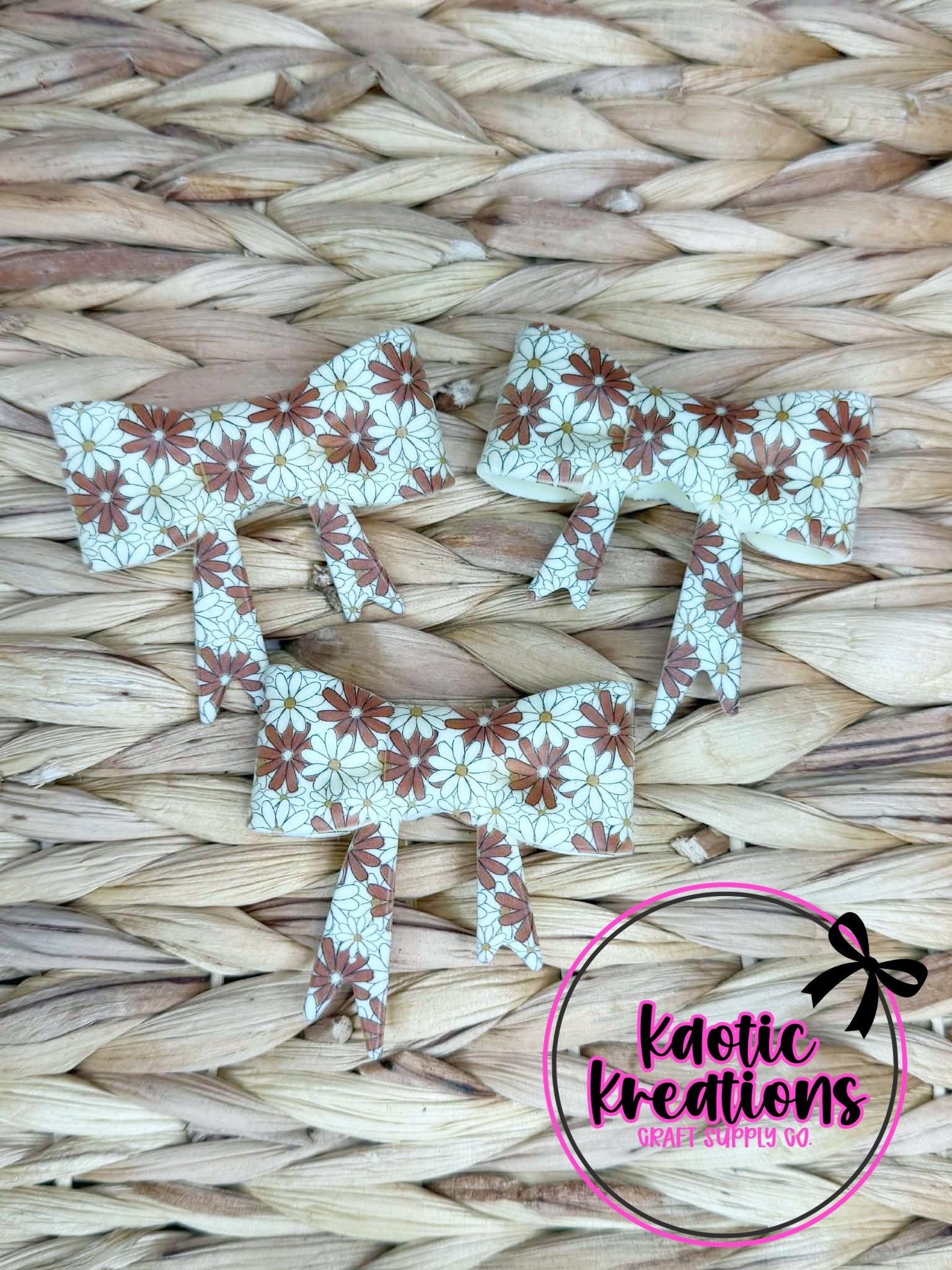 *SHOP EXCLUSIVE* D37 BEADABLE JUMBO SILICONE BOW DAISIES (1ct) – Kaotic ...