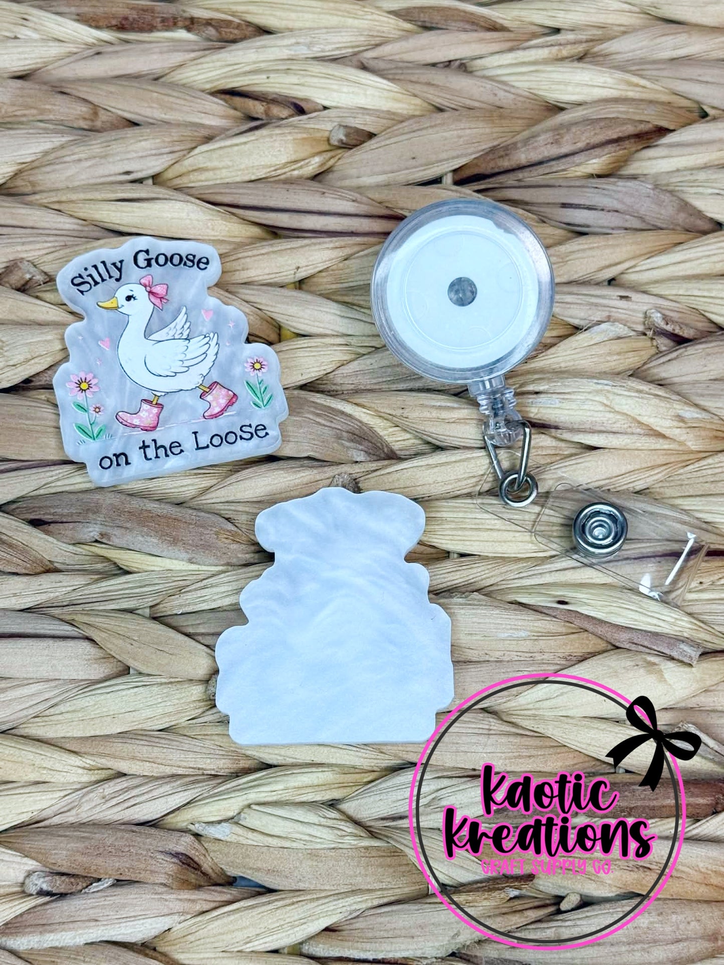 *CUSTOM* FLATBACK ACRYLIC 43mm X 47mm SILLY GOOSE F154 (1ct)