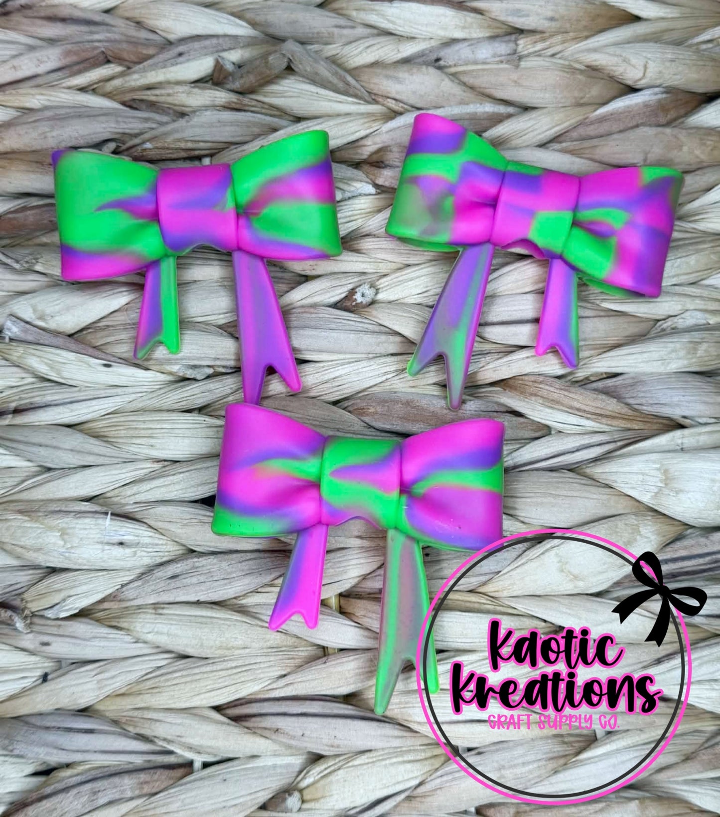 D76 BEADABLE JUMBO SILICONE BOW PINK/PURPLE/LIME SWIRL (1ct)
